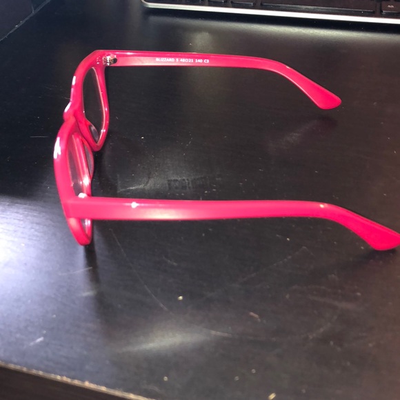 HOT Red plastic frames for that staple look! - Picture 3 of 6